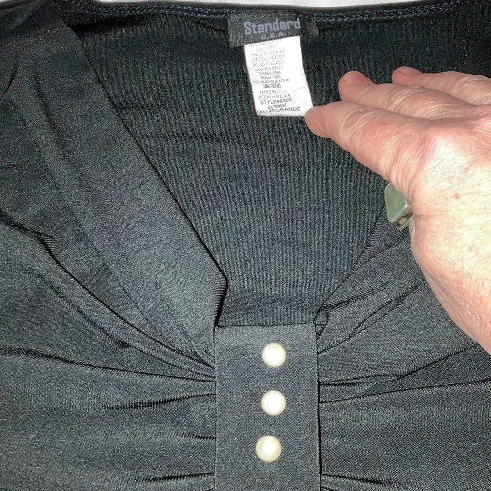 PULLOVER BLOUSE WITH PEARL DETAIL 2X - Picture 7 of 8